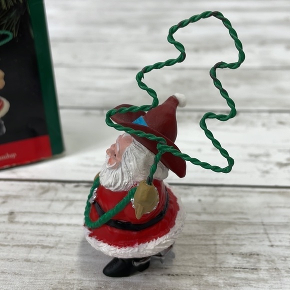 HALLMARK SANTA’S ROUNDUP Christmas ornament 1992 vintage - Picture 2 of 8